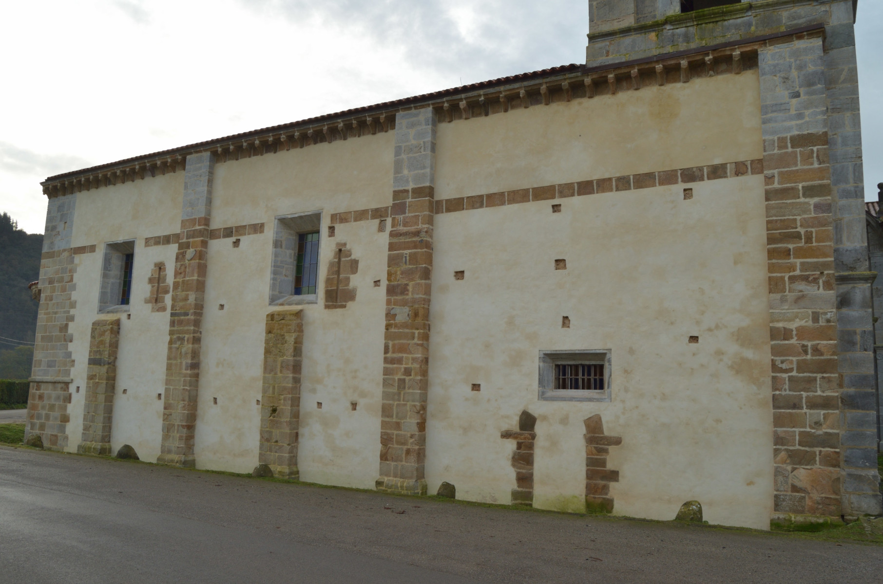 Figura 2 Monasterio Cornellana Iglesia