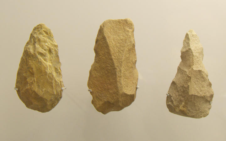 Museo-Arqueologico-Asturias_Grupo-tipologico-Achelense0002377.jpg