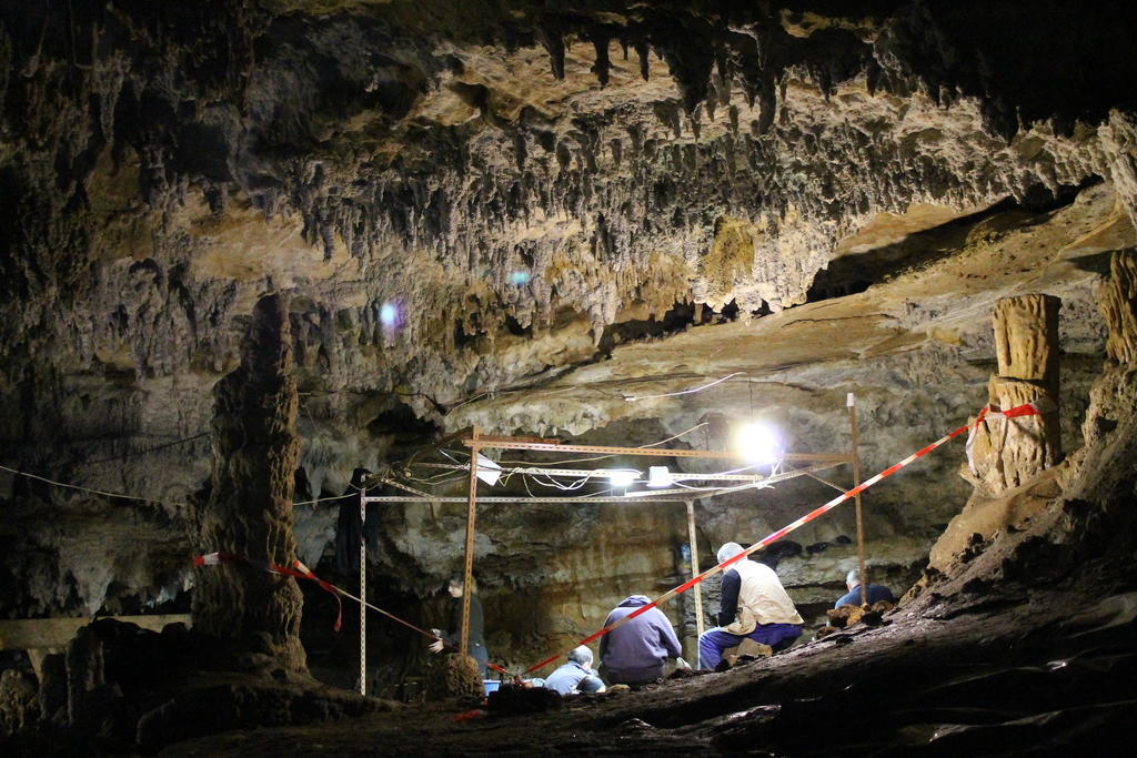 Cueva-de-Coimbre_Conferencia-2013-10-31_MAA_02.jpg