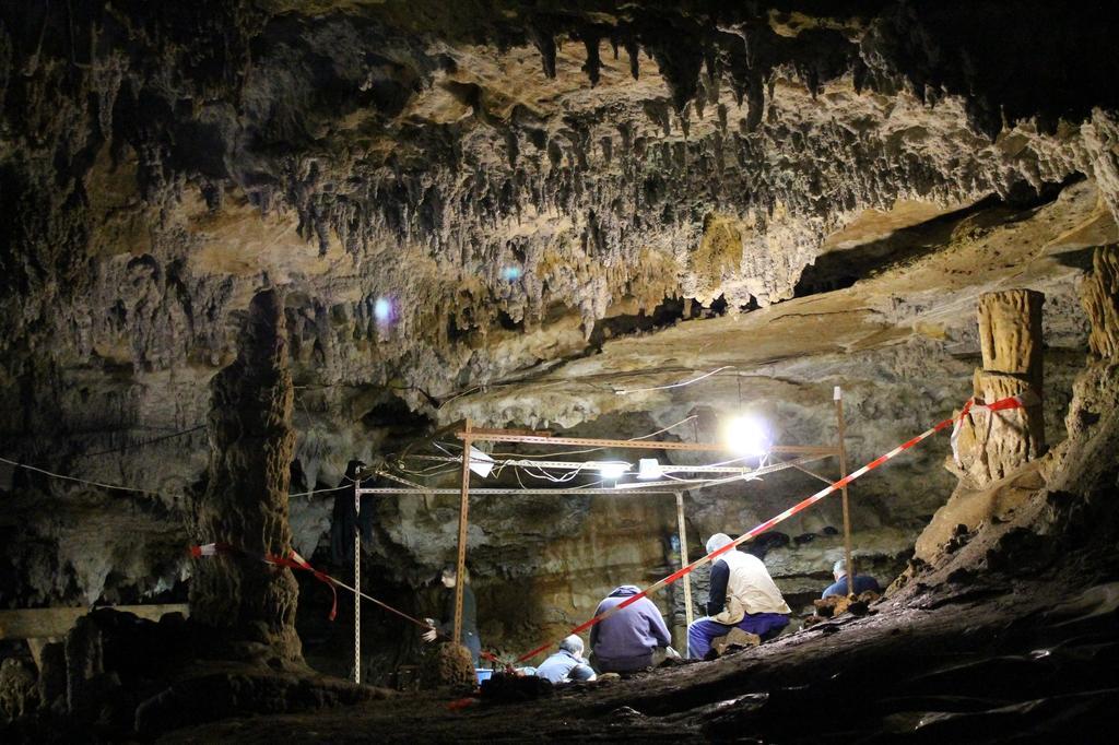 Cueva-de-Coimbre_Conferencia-2013-10-31_MAA_02_web1.jpg