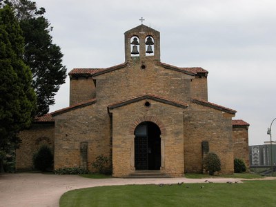 Oviedo_San-Julian-de-Los-Prados_Santullano_01.jpg