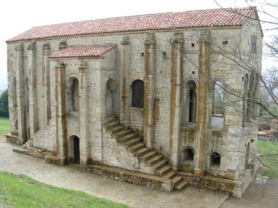 Oviedo_Santa-Maria-de-Naranco_01.jpg